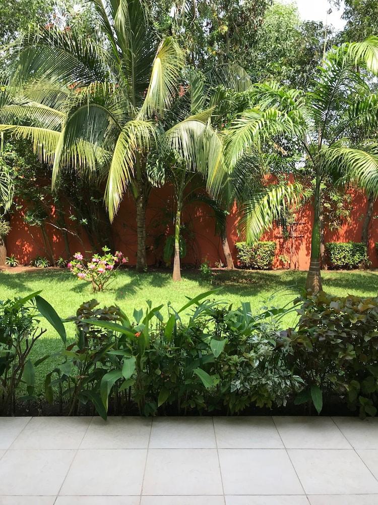 Hotel Maison Rouge Cotonou Buitenkant foto