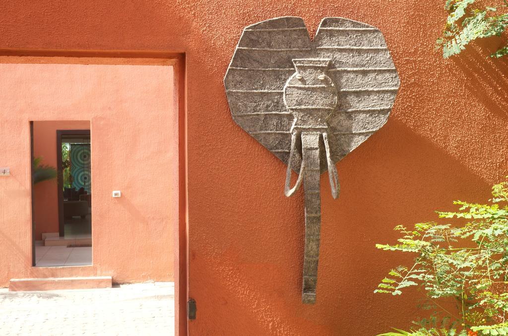 Hotel Maison Rouge Cotonou Buitenkant foto