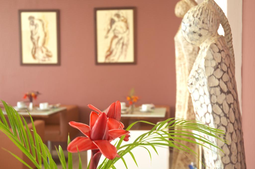 Hotel Maison Rouge Cotonou Buitenkant foto