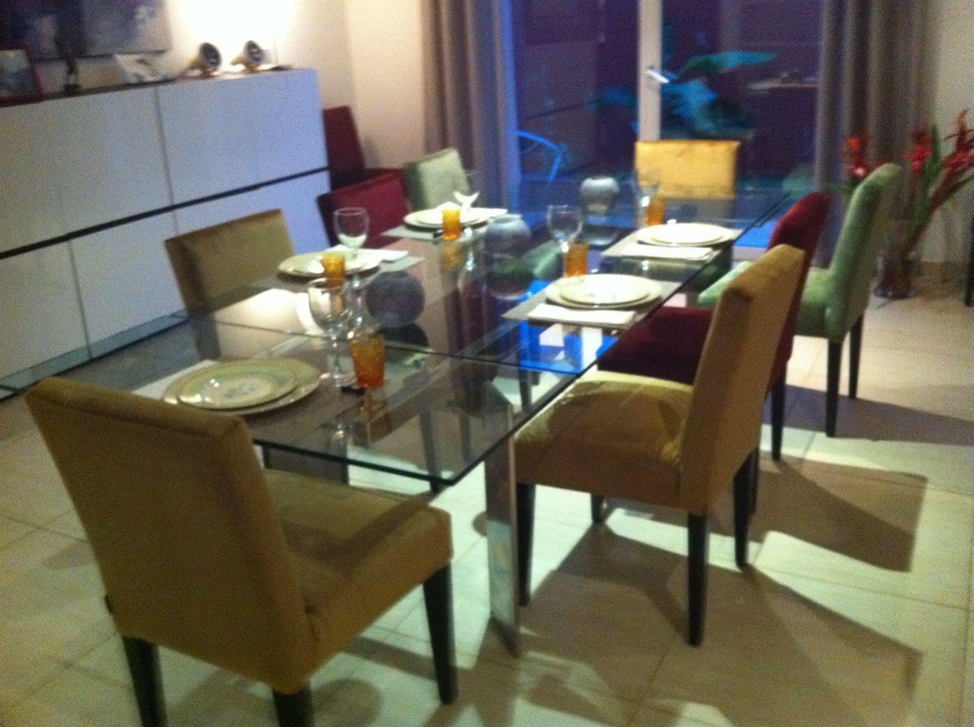 Hotel Maison Rouge Cotonou Buitenkant foto