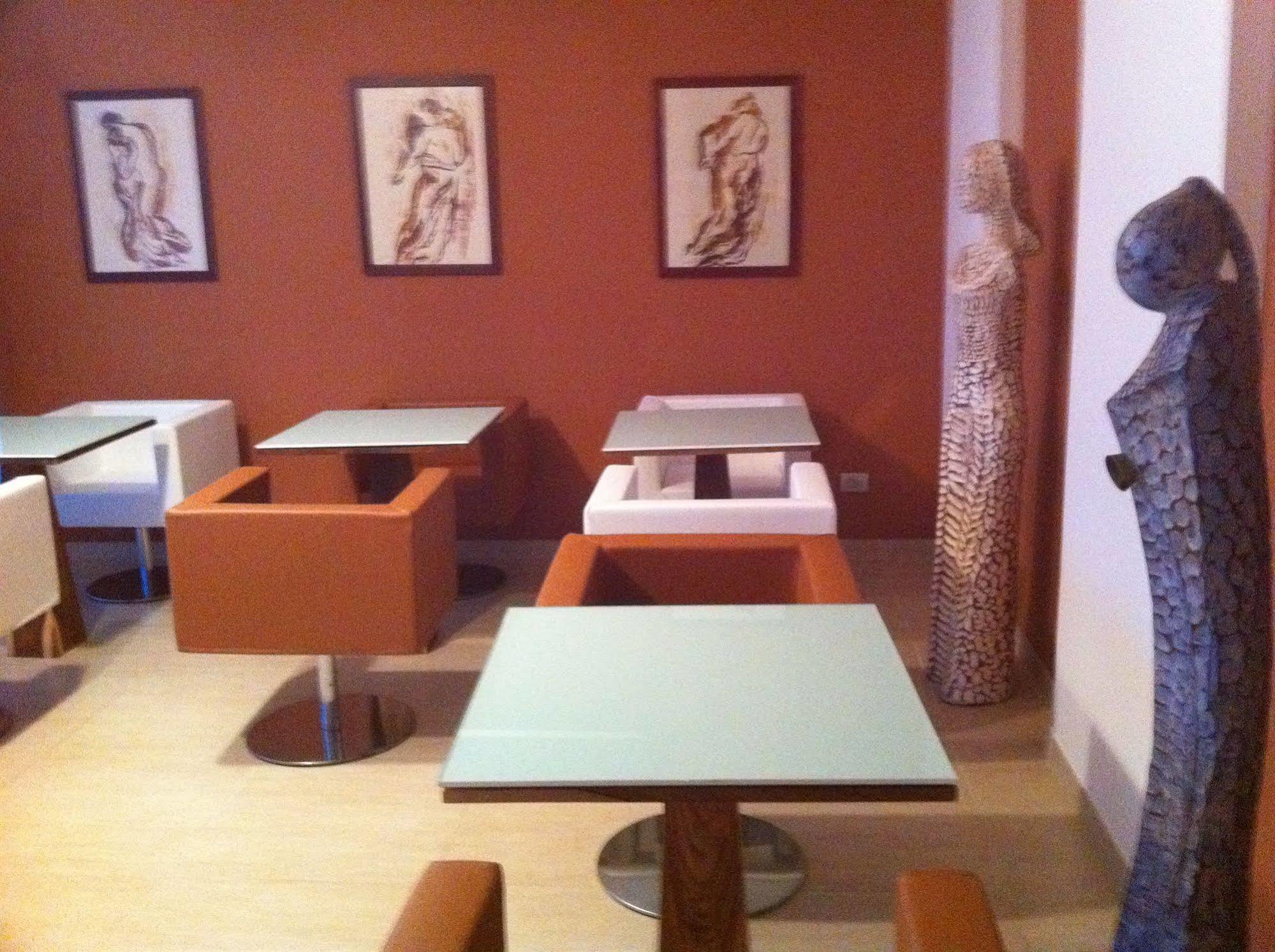 Hotel Maison Rouge Cotonou Buitenkant foto