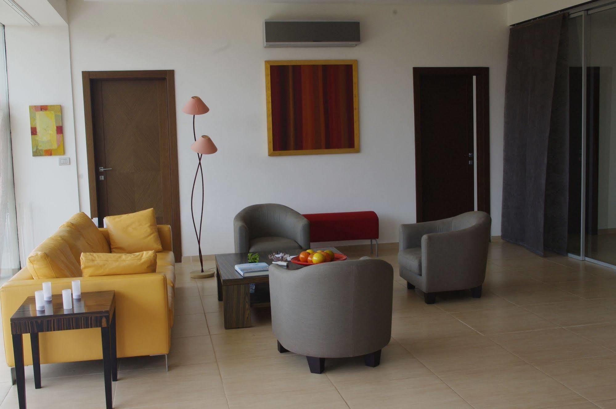 Hotel Maison Rouge Cotonou Buitenkant foto