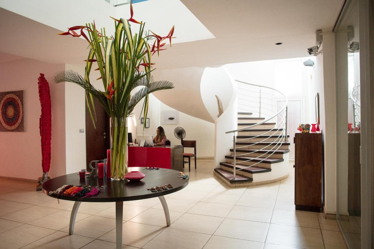 Hotel Maison Rouge Cotonou Buitenkant foto